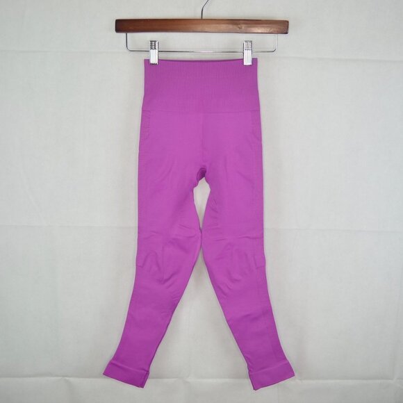lululemon Zone In Crop Size 2 in Raspberry - Picture 3 of 4